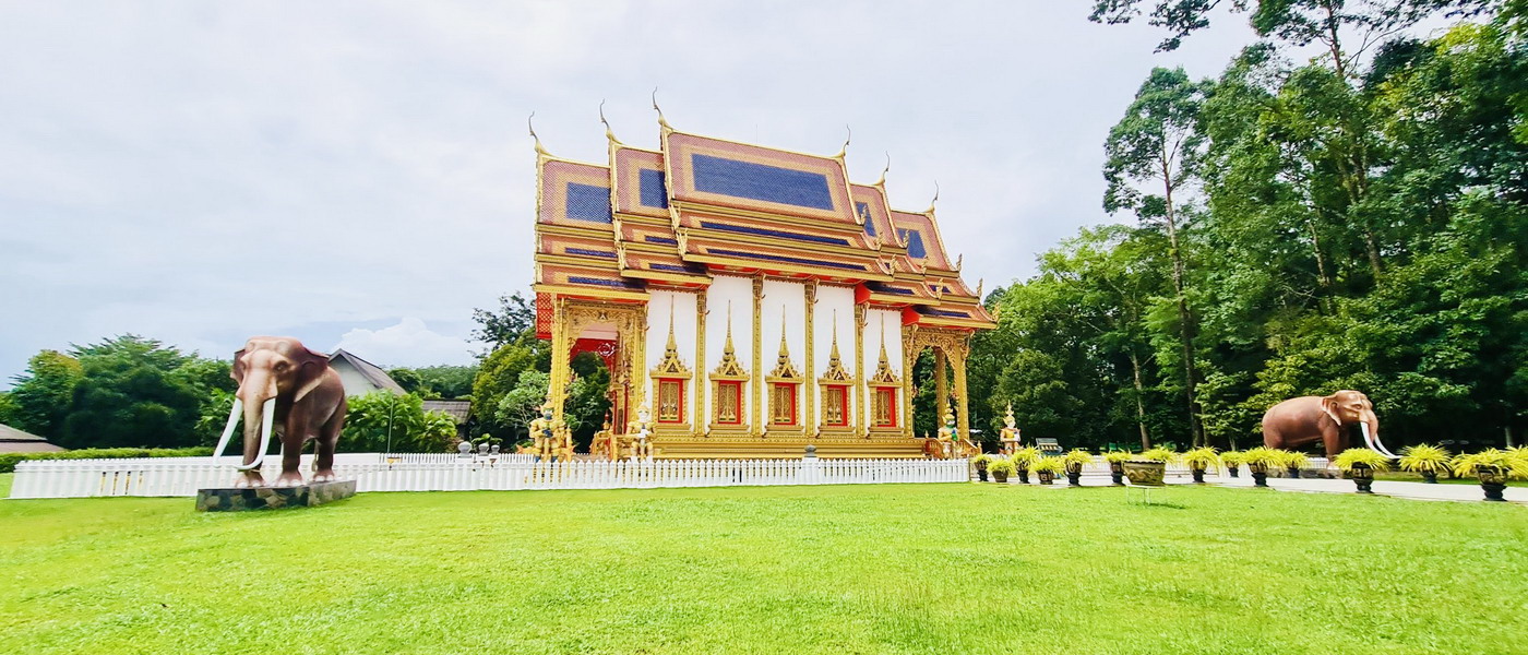 Wat Lak Kaen Temple, Khao Lak: Serene Buddhist temple amidst natural beauty.